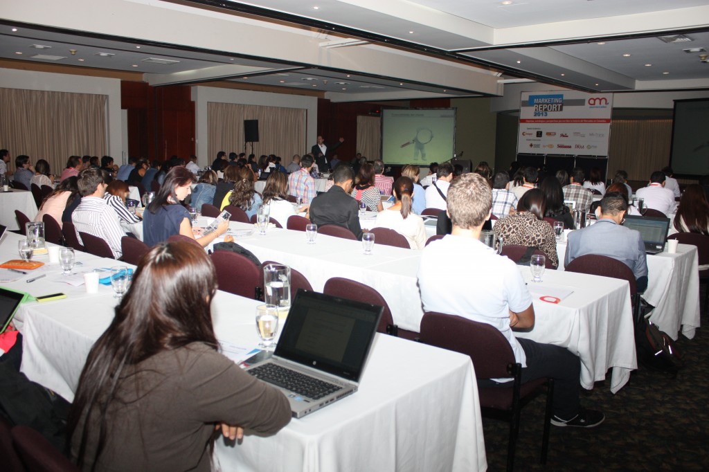 Juan Carlos Mejía Llano en conferencia en el Marketing Report 2013. Muy buena asistencia