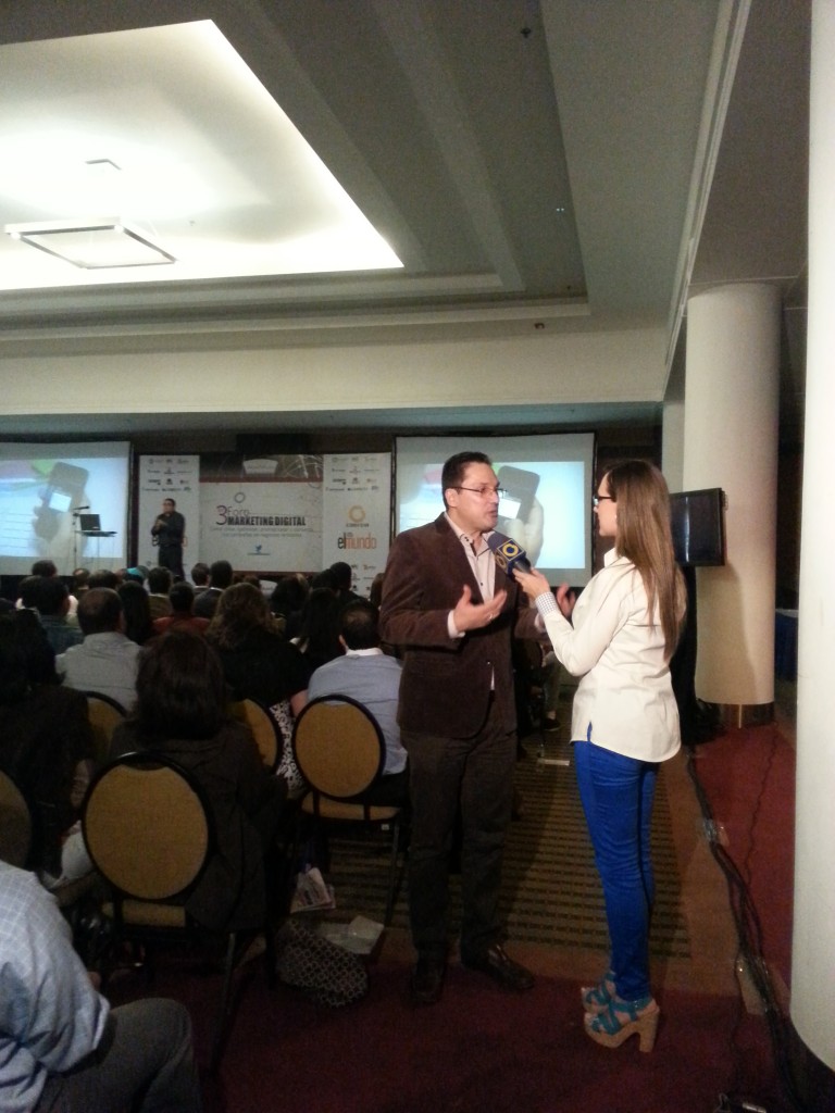 Juan Carlos Mejía Llano en entrevista para Globovisión durante el Congreso Internacional Marketing Digital Caracas